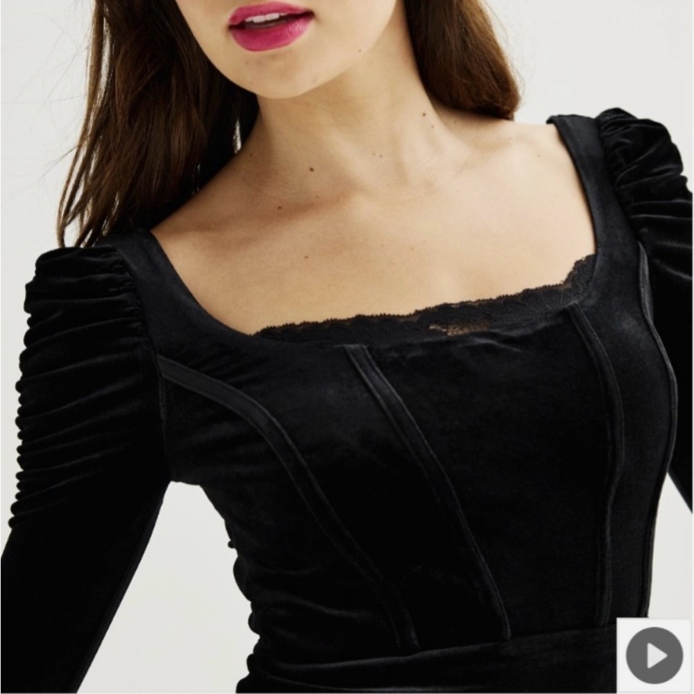SO Chic Velvet Dress